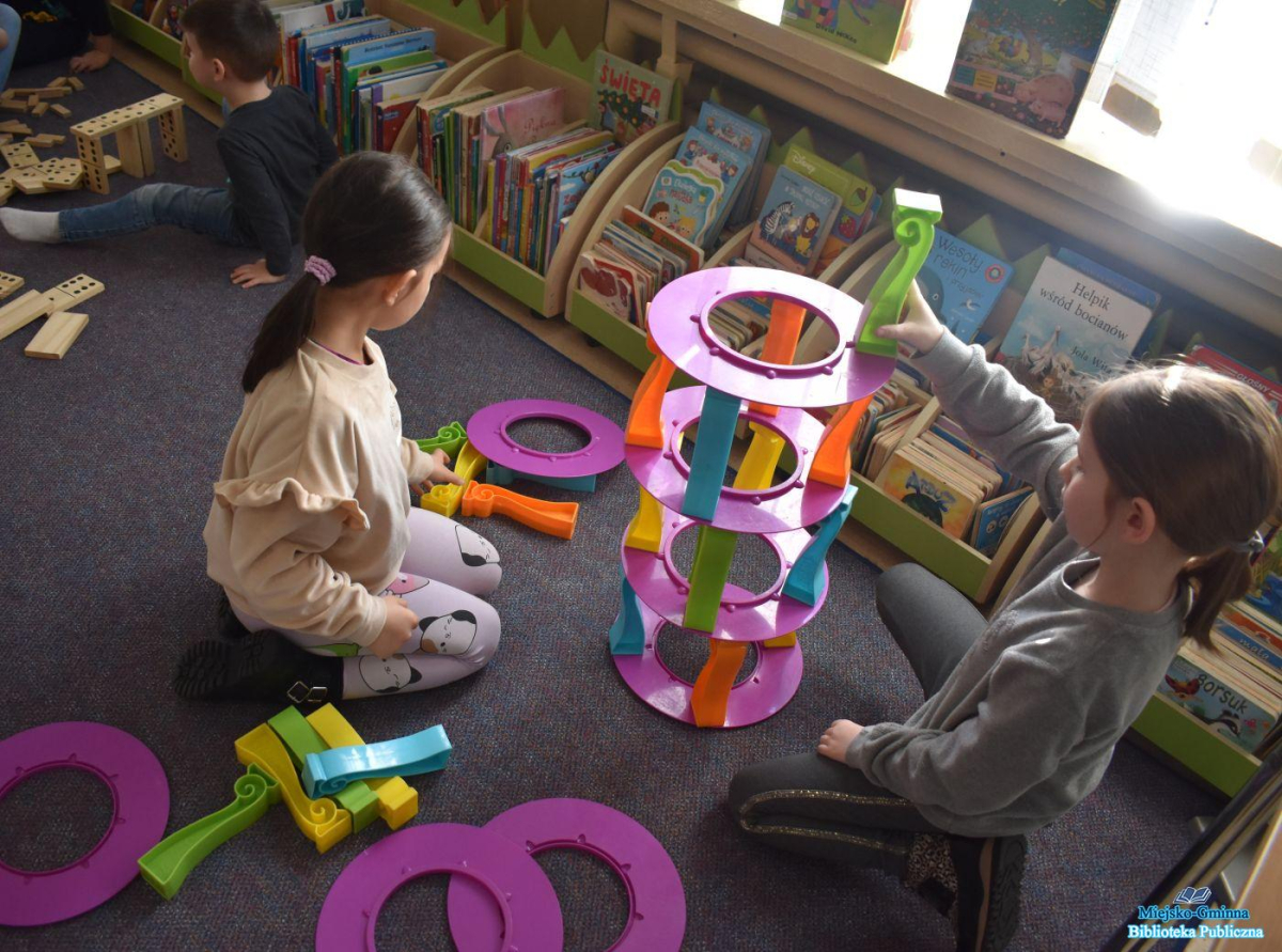 Ferie zimowe w bibliotece – logiczna zabawa na dobry początek