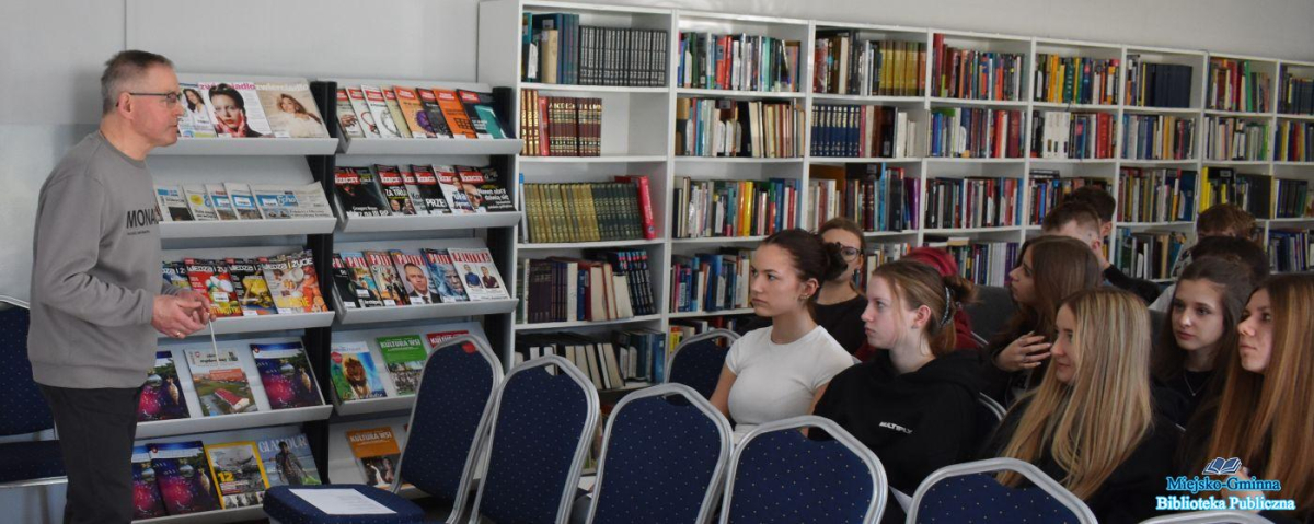 Spotkanie z uczniami buskiego liceum w bibliotece