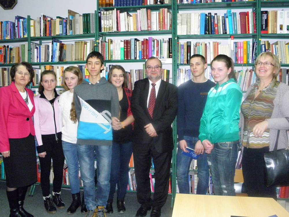 Spotkanie z uśmiechem - Pan Marcin Urban w buskiej Bibliotece Publicznej