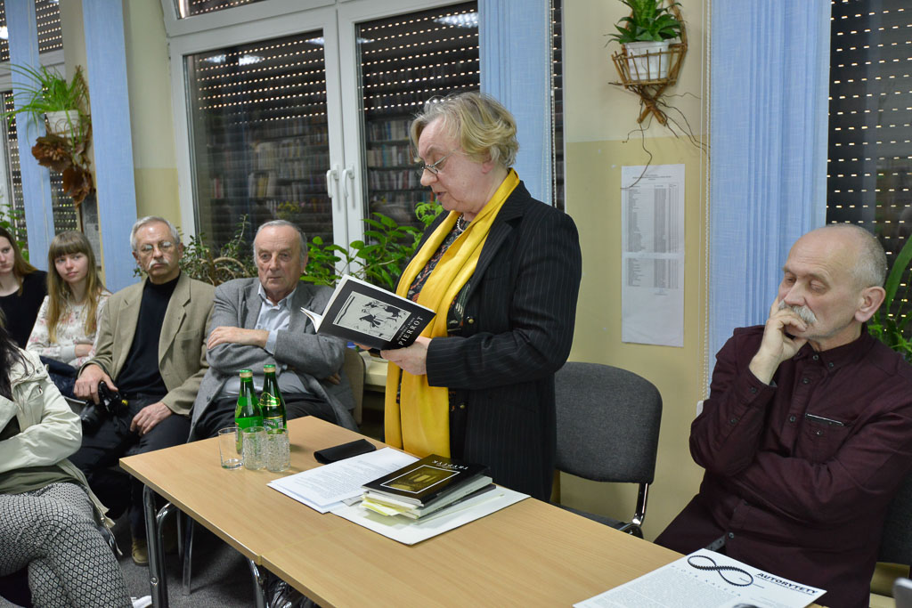 Erudycja w poezji i piękno sztuki w najlepszym wydaniu.
