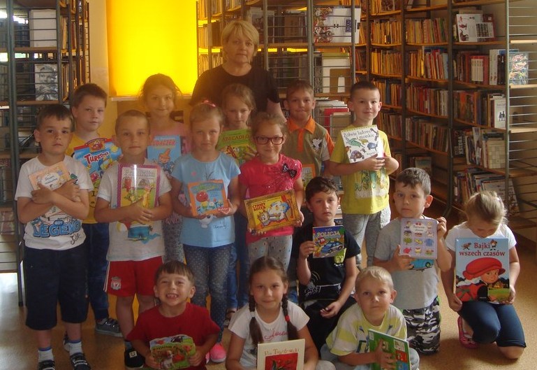 Dzieci z wizytą w Filii Bibliotecznej w Kołaczkowicach