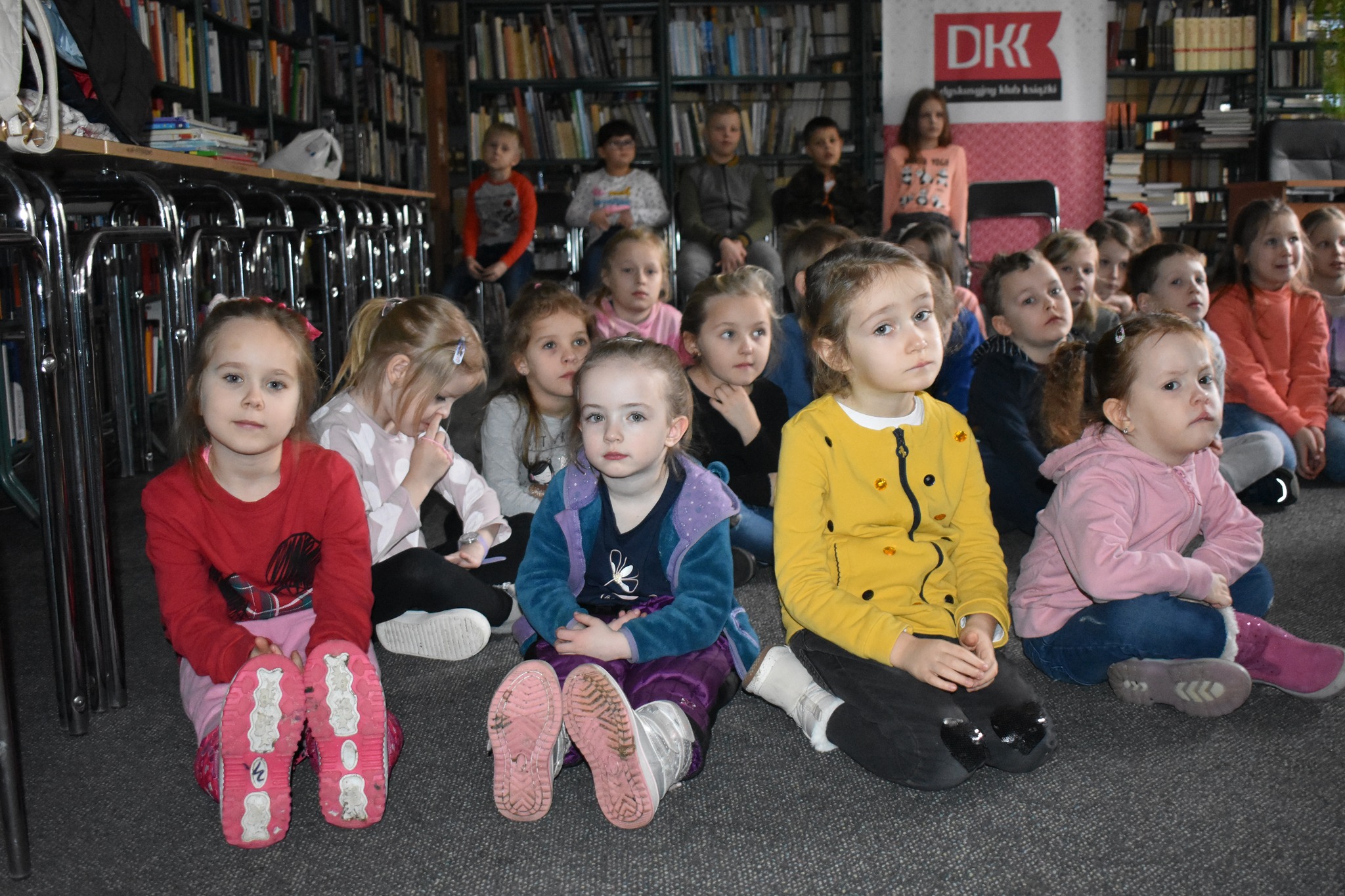 Uczestnicy ferii z biblioteka