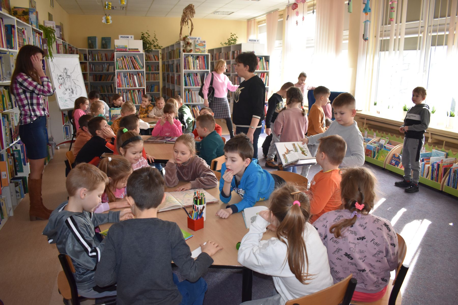 Dzieci w Wypożyczalni dla Dzieci i Młodzieży