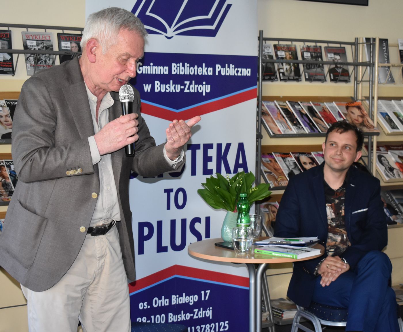 Dwóch panów podczas spotkania