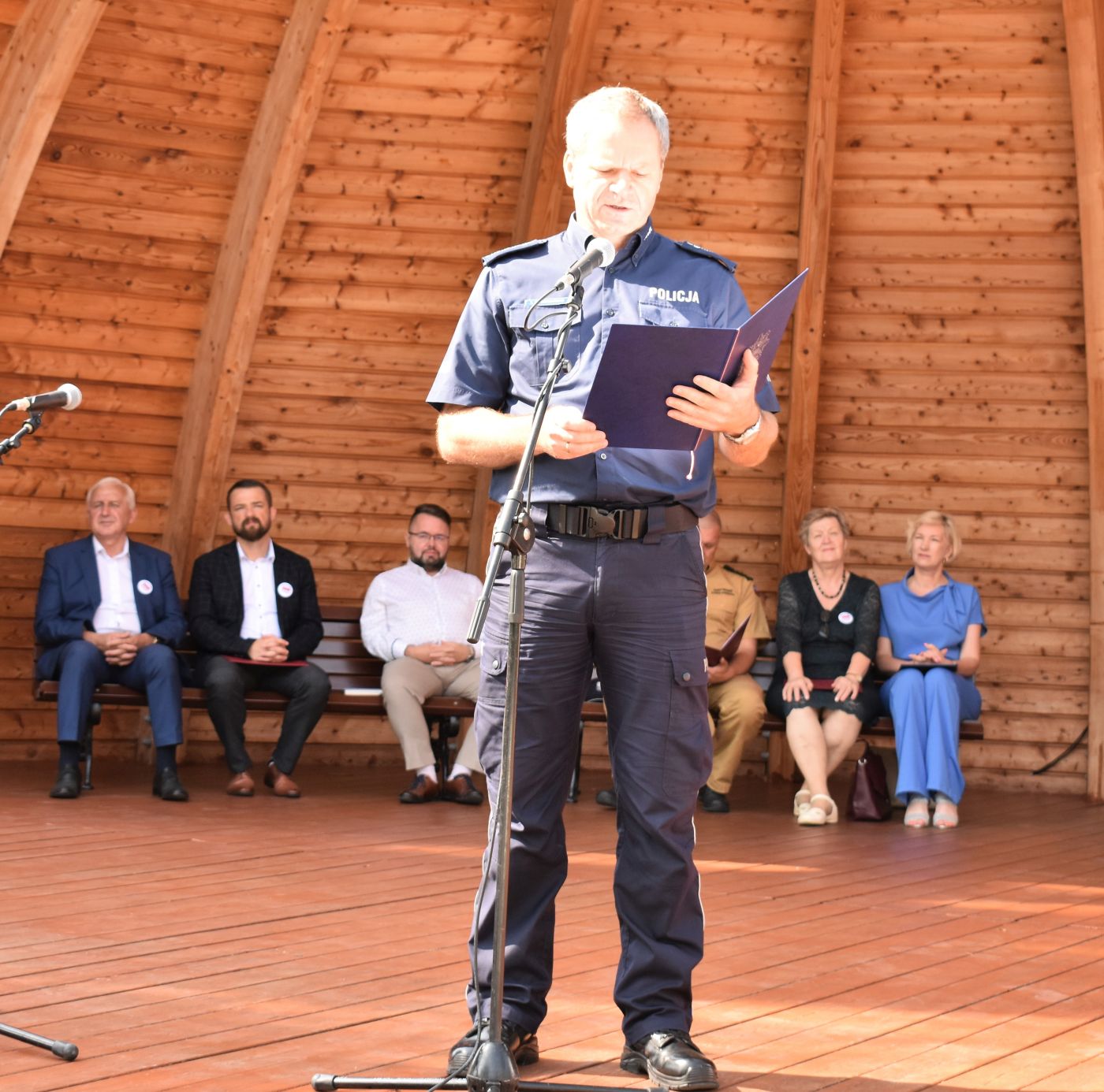 Przedstawiciel policji podczas narodowego czytania