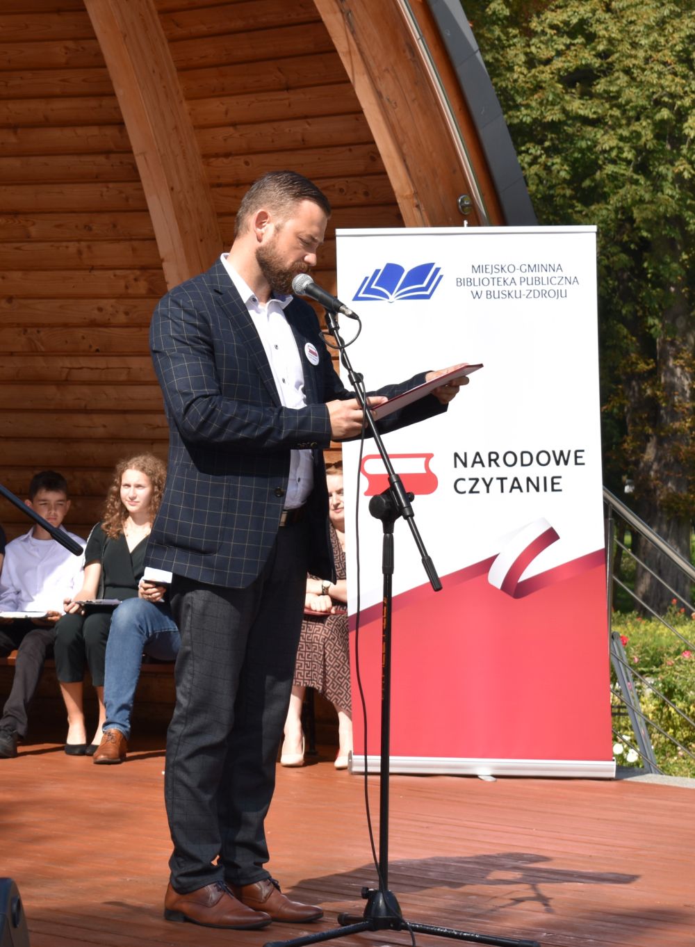 Zastępca burmistrza podczas narodowego czytania 2023
