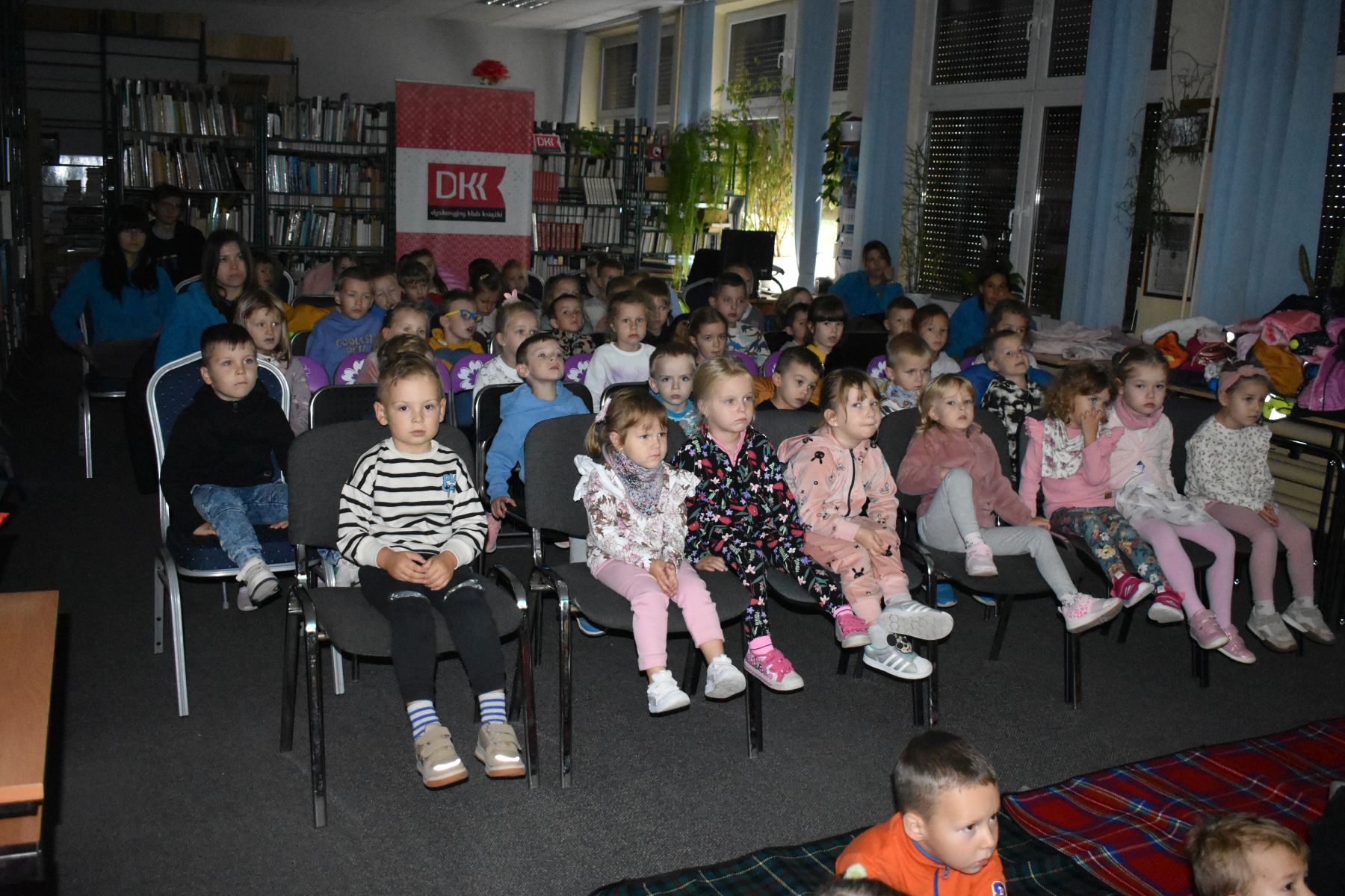 Dzieci podczas seansu