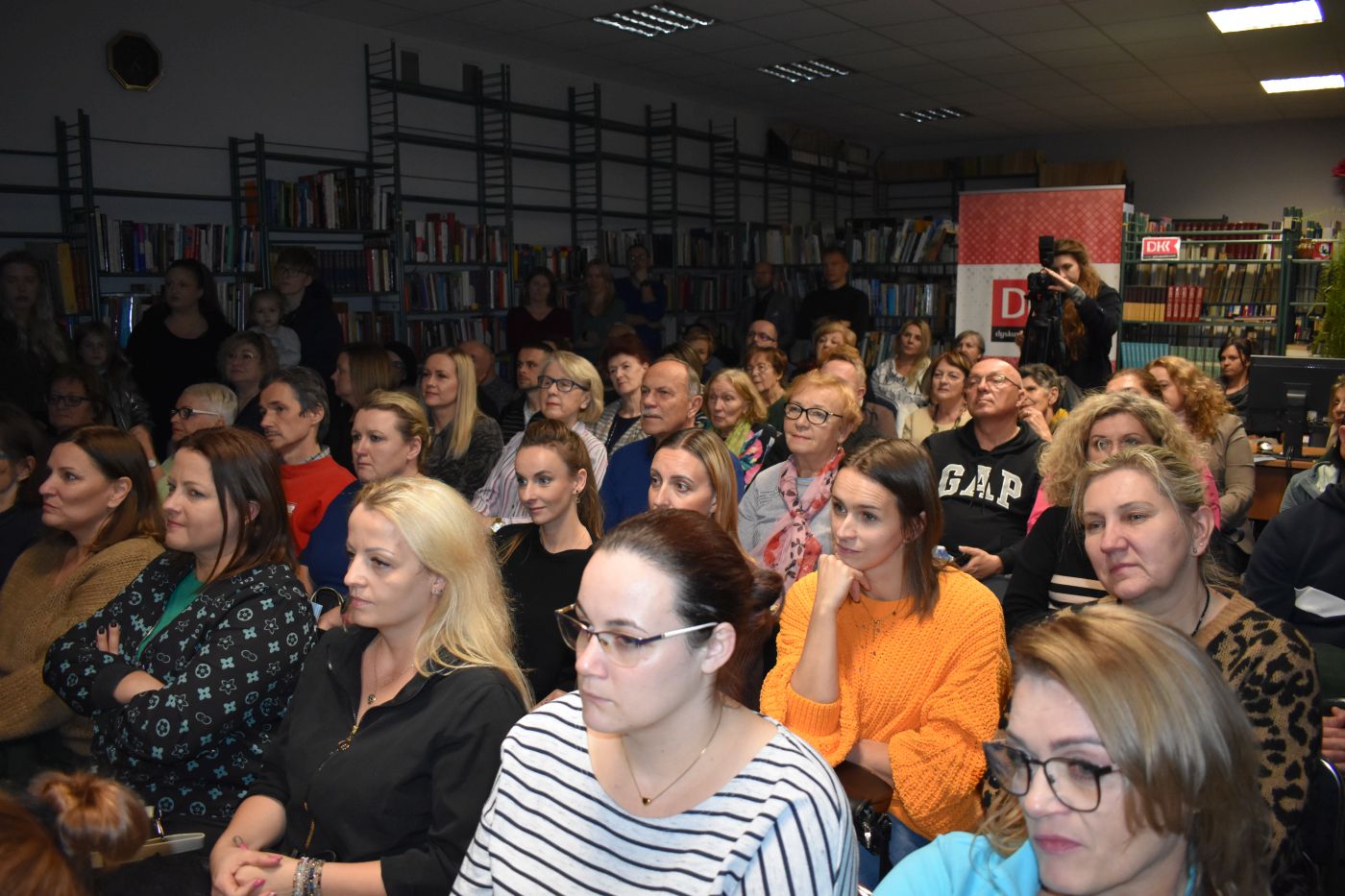 Publiczność zgromadzona na spotkaniu