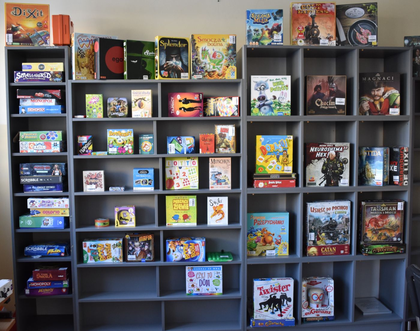 Gry planszowe dostępne w miejsko gminnej bibliotece publicznej