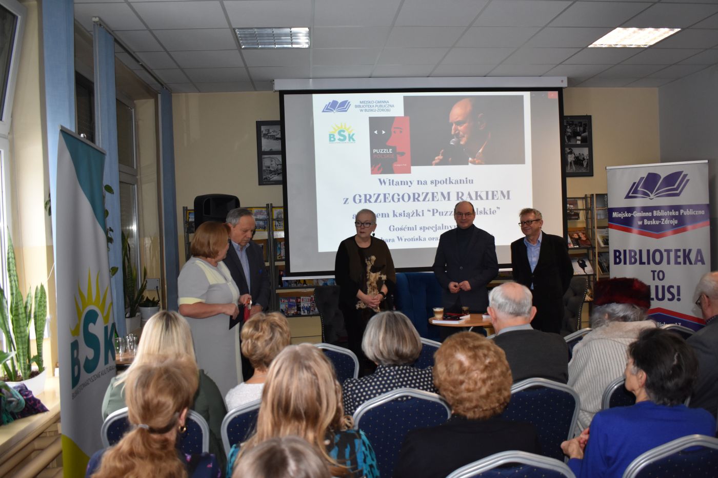 Goście spotkania w bibliotece