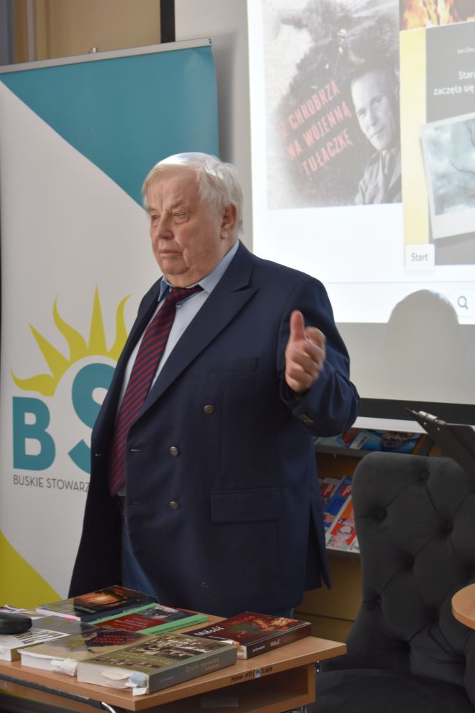Jan Chruściński w buskiej bibliotece