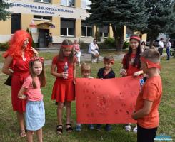 Grupa czerwona ze swoją praca plastyczną