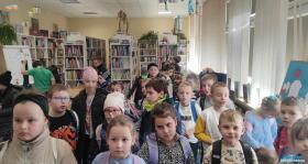 Dzieci w Wypożyczalni dla Dzieci