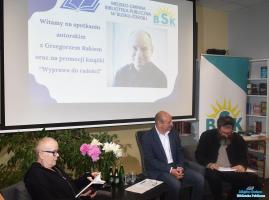 Pan czyta a Pan z Panią słuchają