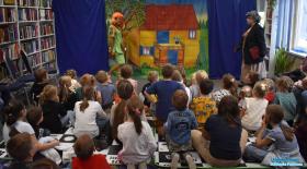 Aktorki z dziećmi podczas spektaklu