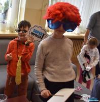 Dziewczynka i chłopiec  przebraniach