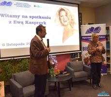 Pani i Pan przemawiają do zebranych