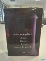 Książka stoi na blacie