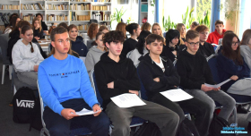 Zgromadzona młodzież podczas prelekcji