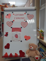 Tablica z plakatami informacyjnymi