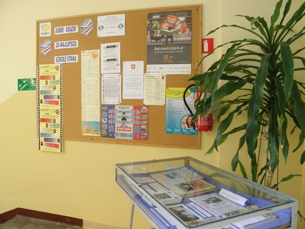 Czytelnia Internetowa ,, Planeta” - foto