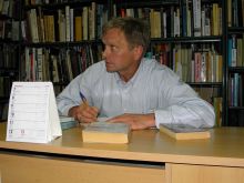 Jan Grzegorczyk - pisarz, publicysta, tłumacz, pieśniarz.