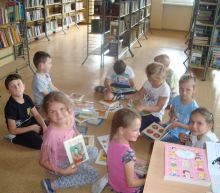 Dzieci z wizytą w Filii Bibliotecznej w Kołaczkowicach