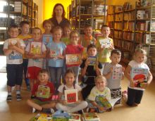 Dzieci z wizytą w Filii Bibliotecznej w Kołaczkowicach